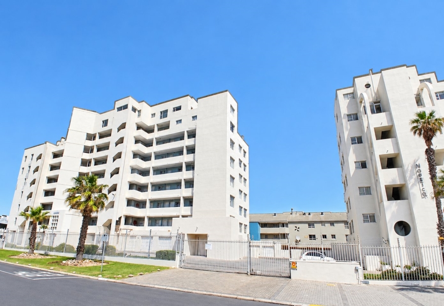 2 Bedroom Property for Sale in Beachfront Western Cape